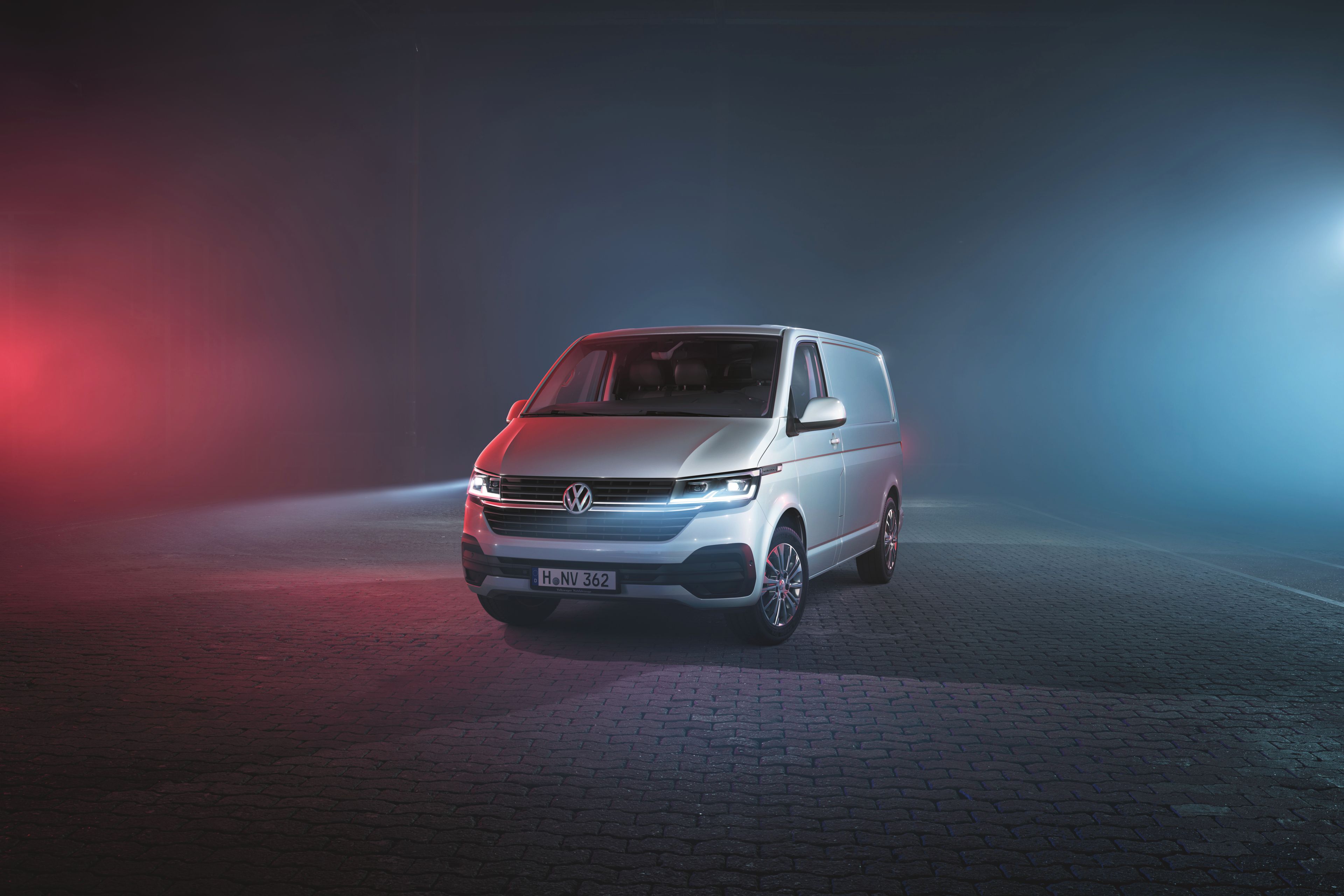 VW Transporter 6.1 weiß Halle