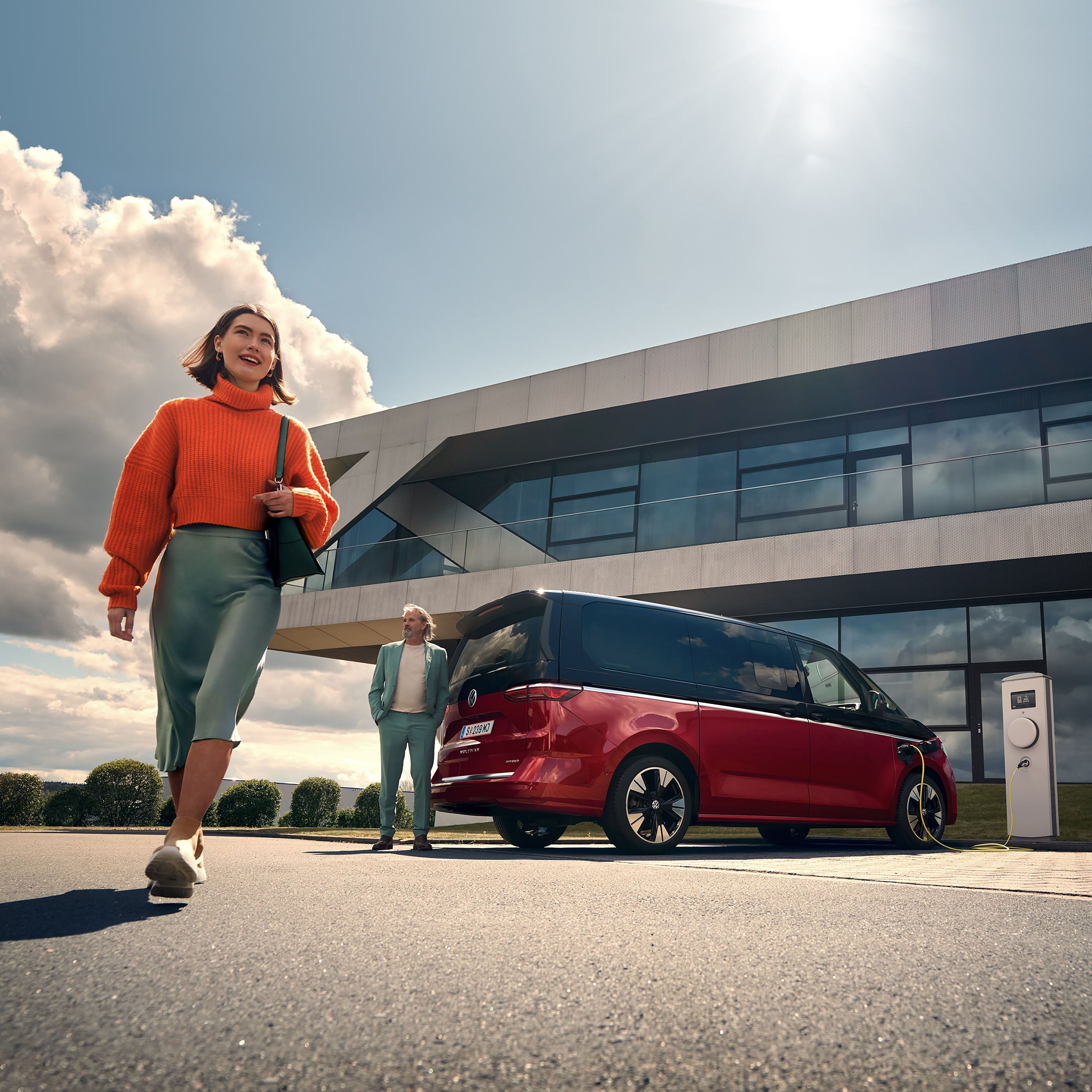 Der neue VW T7 Multivan wird aufgeladen