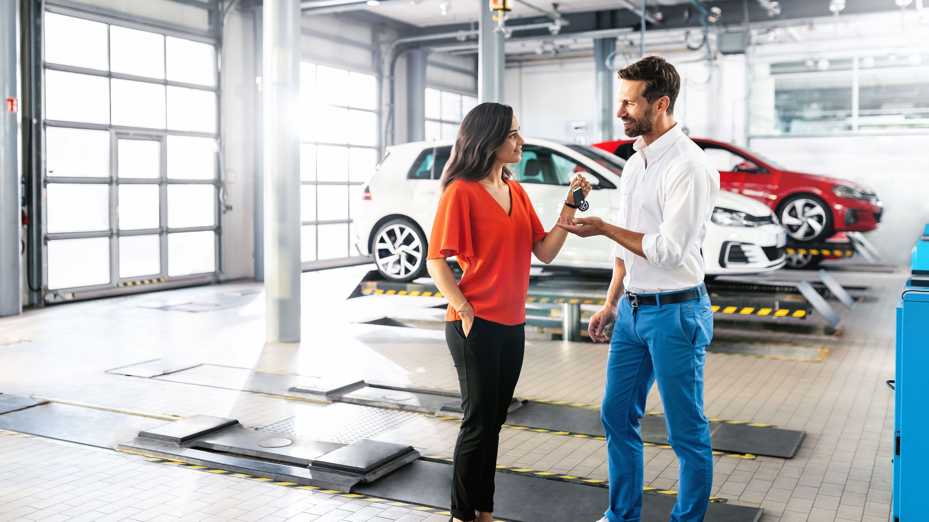 vw service frau glücklich